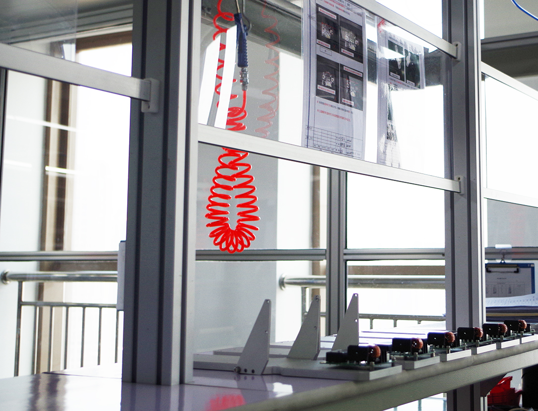 1653360125146870.jpg 光学车间.JPG